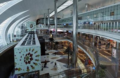 从票务代理到自建候机楼 一位企业家的商业王国打造之路